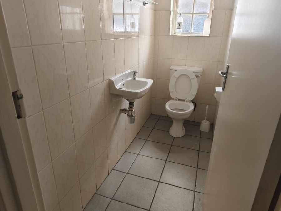 To Let commercial Property for Rent in Buitenverwagting Western Cape